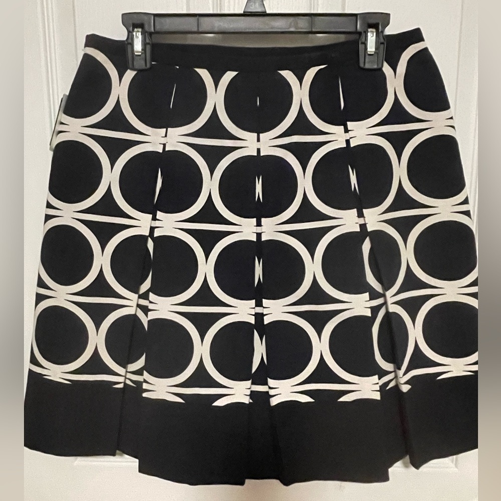 ANN TAYLOR Skirt short pleated navy/white, circle pattern. 10P EUC